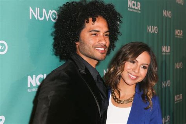 Anjelah Johnson Husband (Manwell Reyes) Age, Songs, Net Worth, Ig