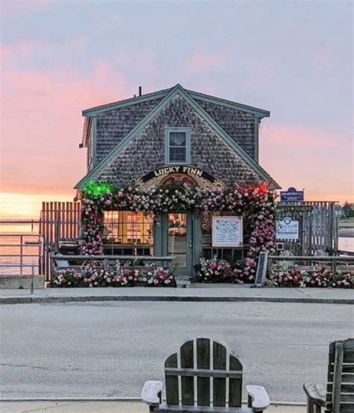 Mother's Day Harbor Blooms @ Lucky Finn